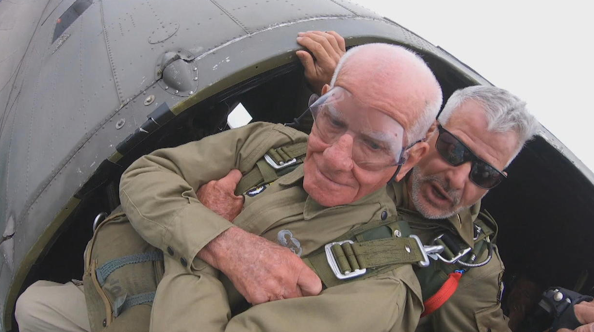 97-year-old former paratrooper makes another jump 75 years after D-Day